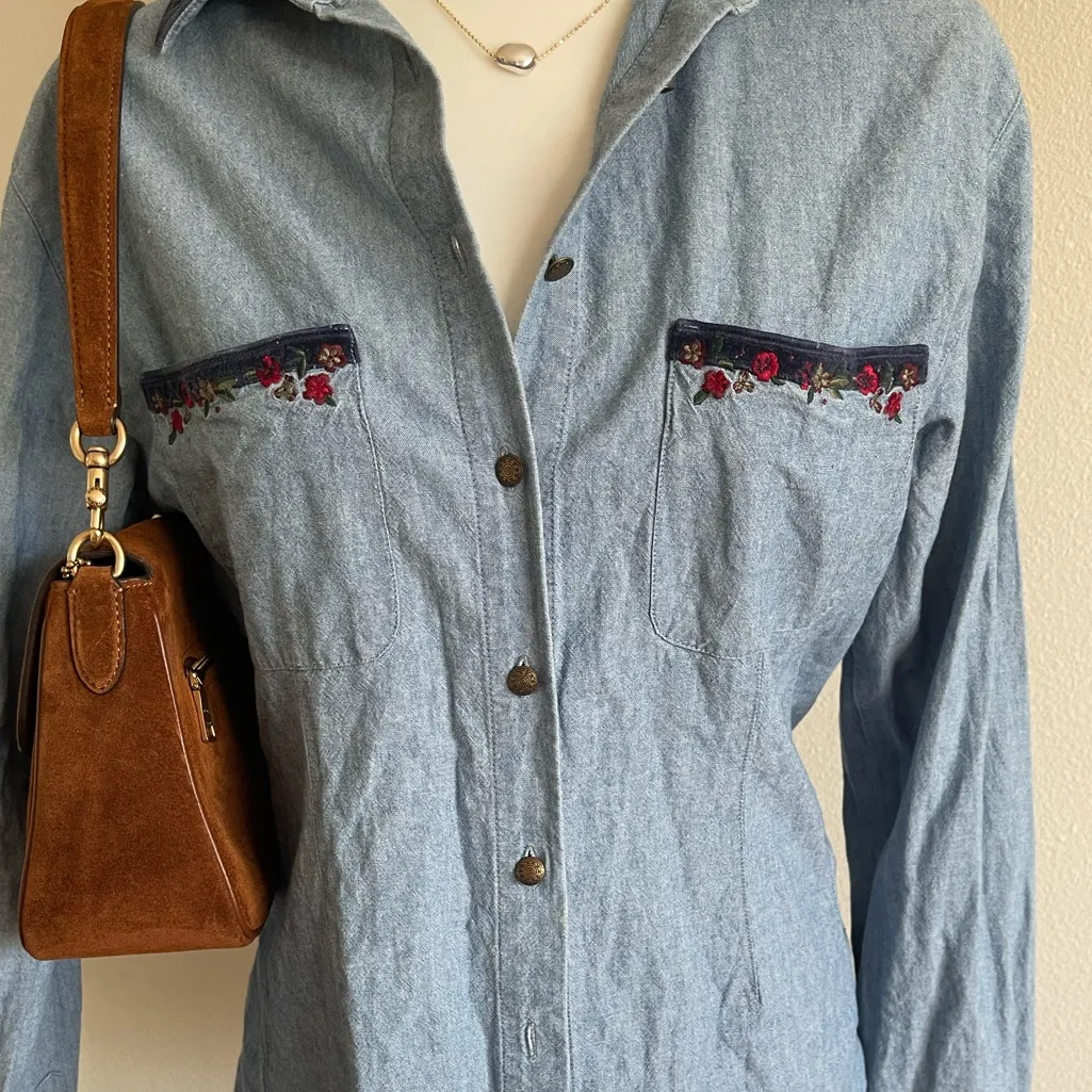 Van Heusen  Embroidered Denim Button Up Size S - Image 3