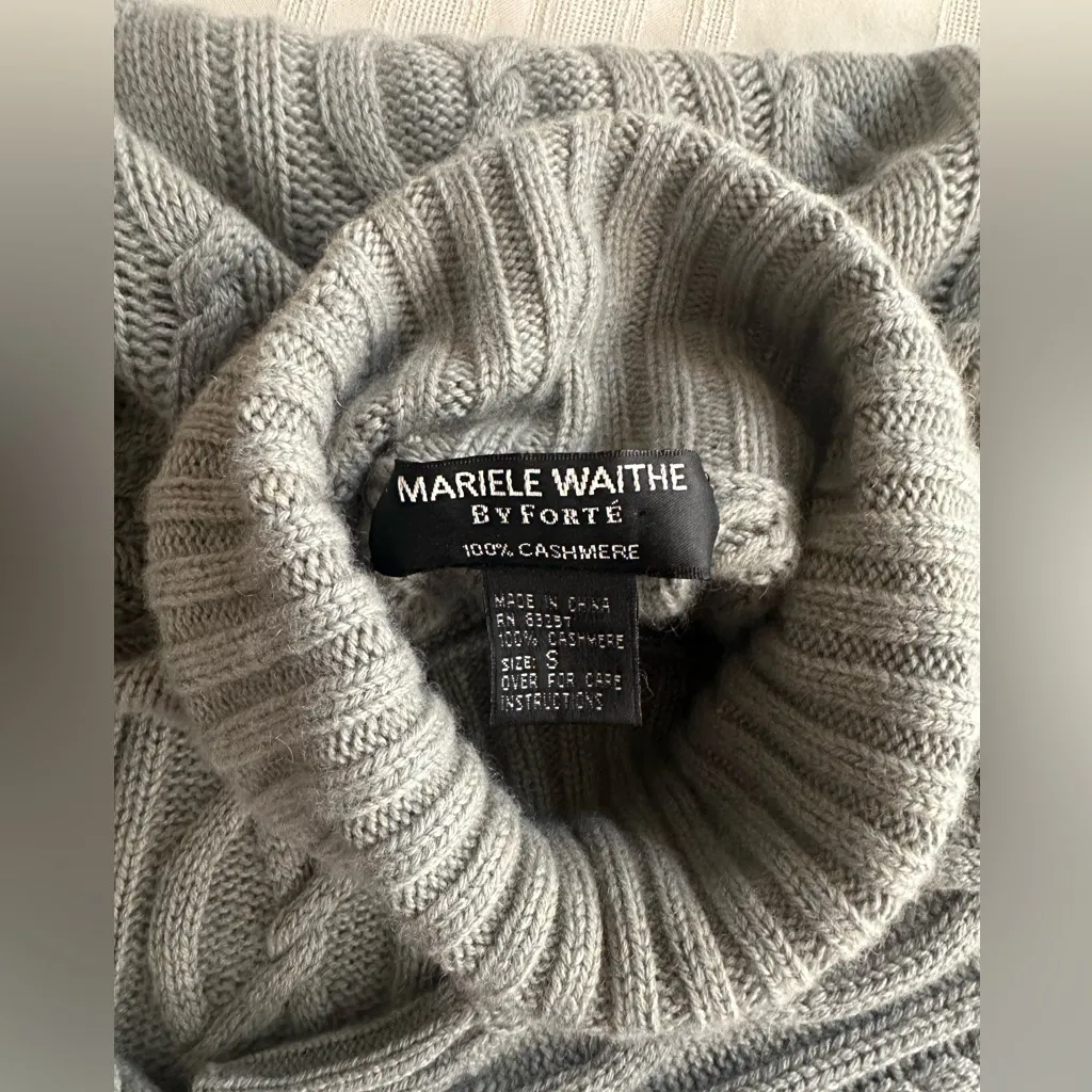 Elegant Cable Knit Turtleneck Sweater in Light Green 100% Cashmere - Image 13