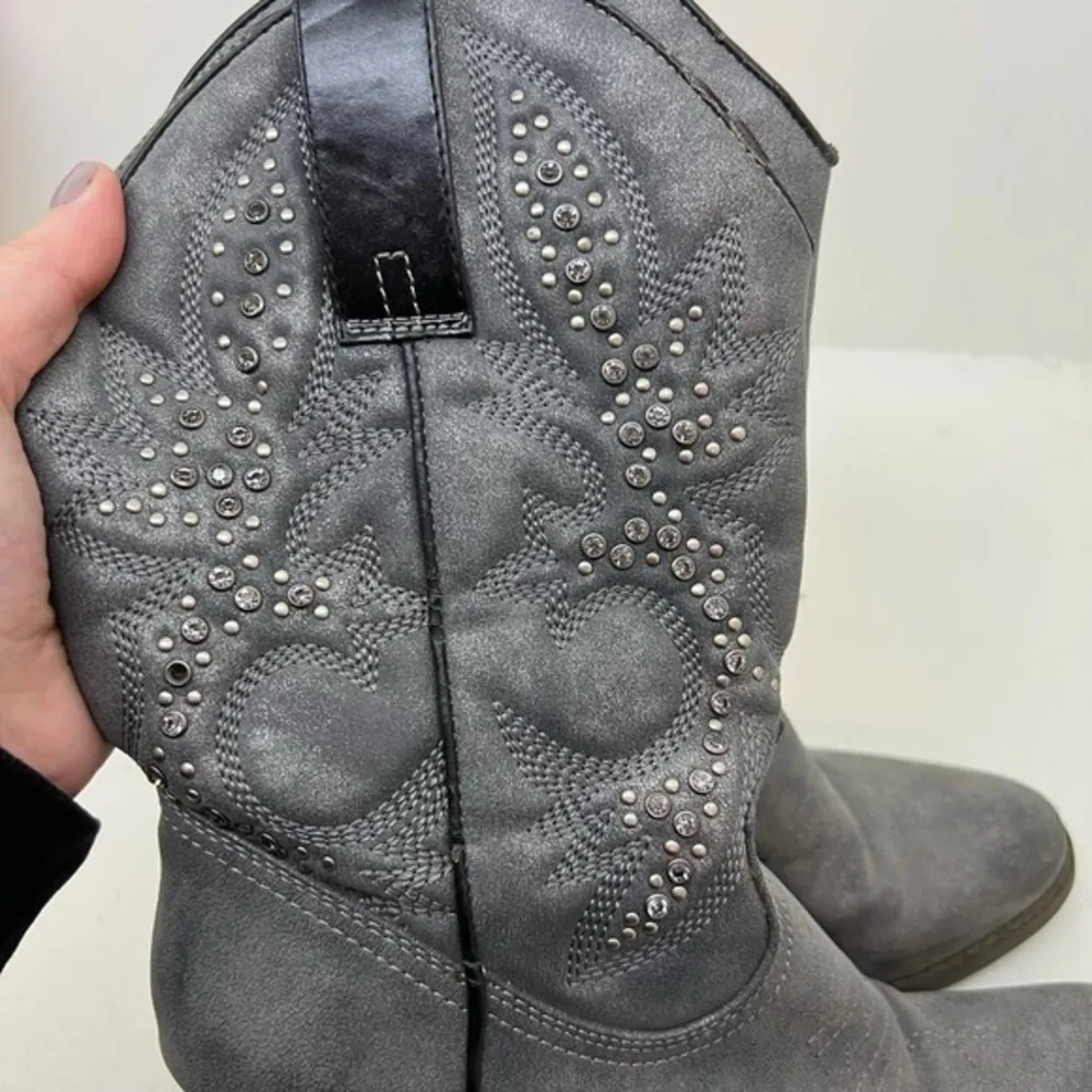 Very Volatile Women's Arienette pull on Boot vegan faux leather rhinestones sz 8 - Image 3