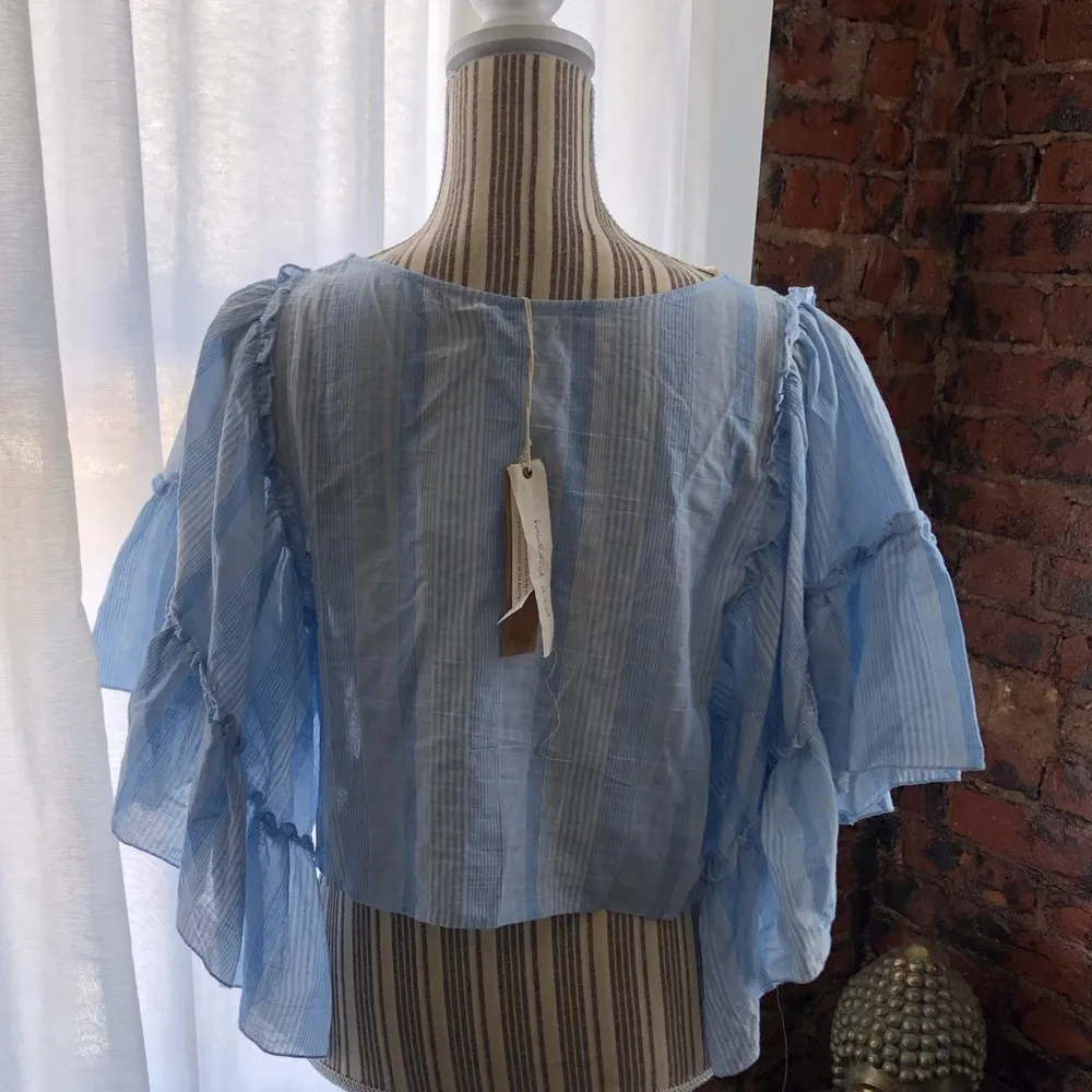 Crop Top with butterfly sleeves - Image 2