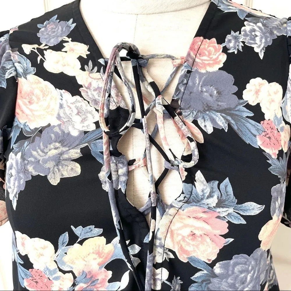 Kimichi Blue black floral tie front short sleeved top - Image 5