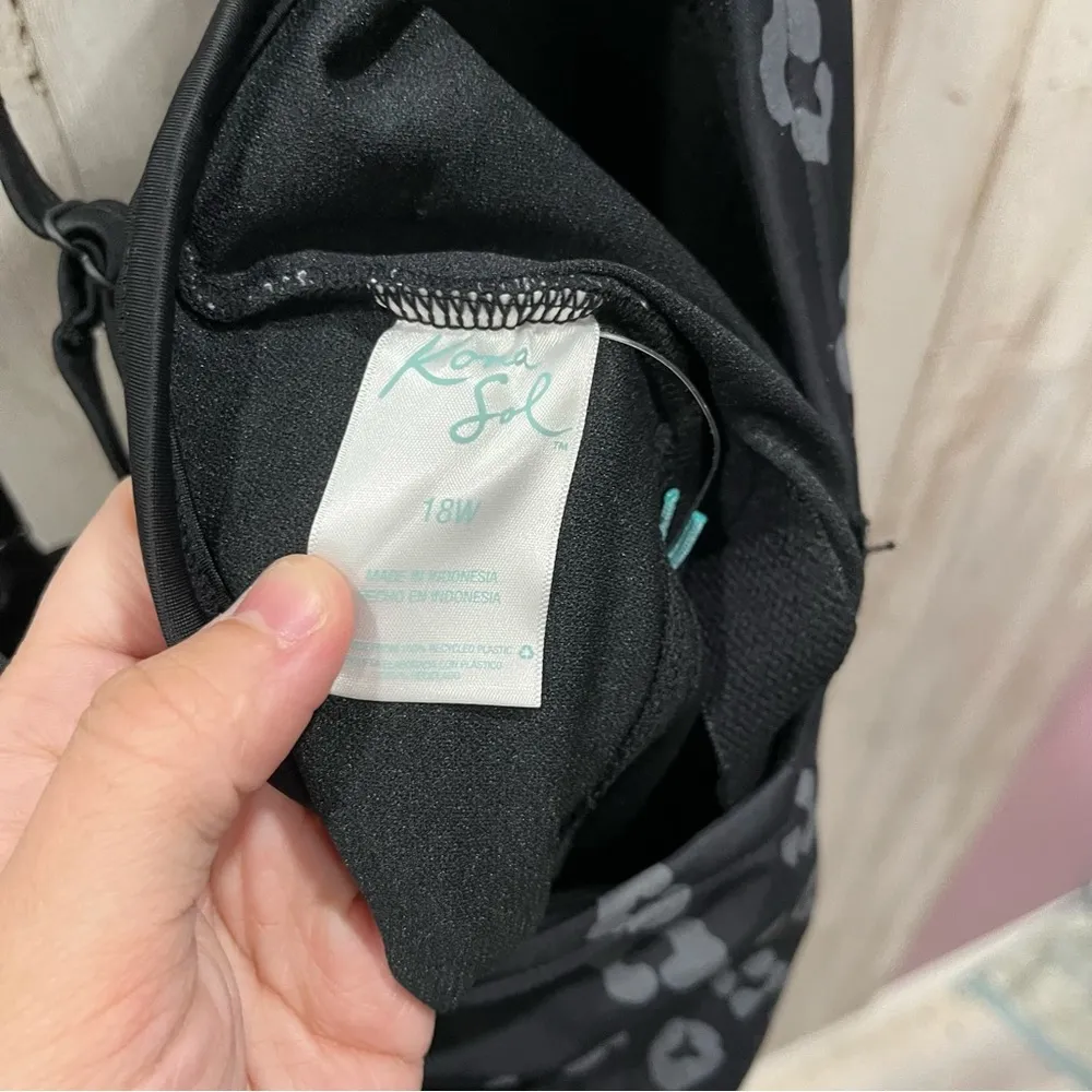 NWT Kona Sol Black Floral Medium Coverage One Piece Swimsuit Bathing Suit - Image 4