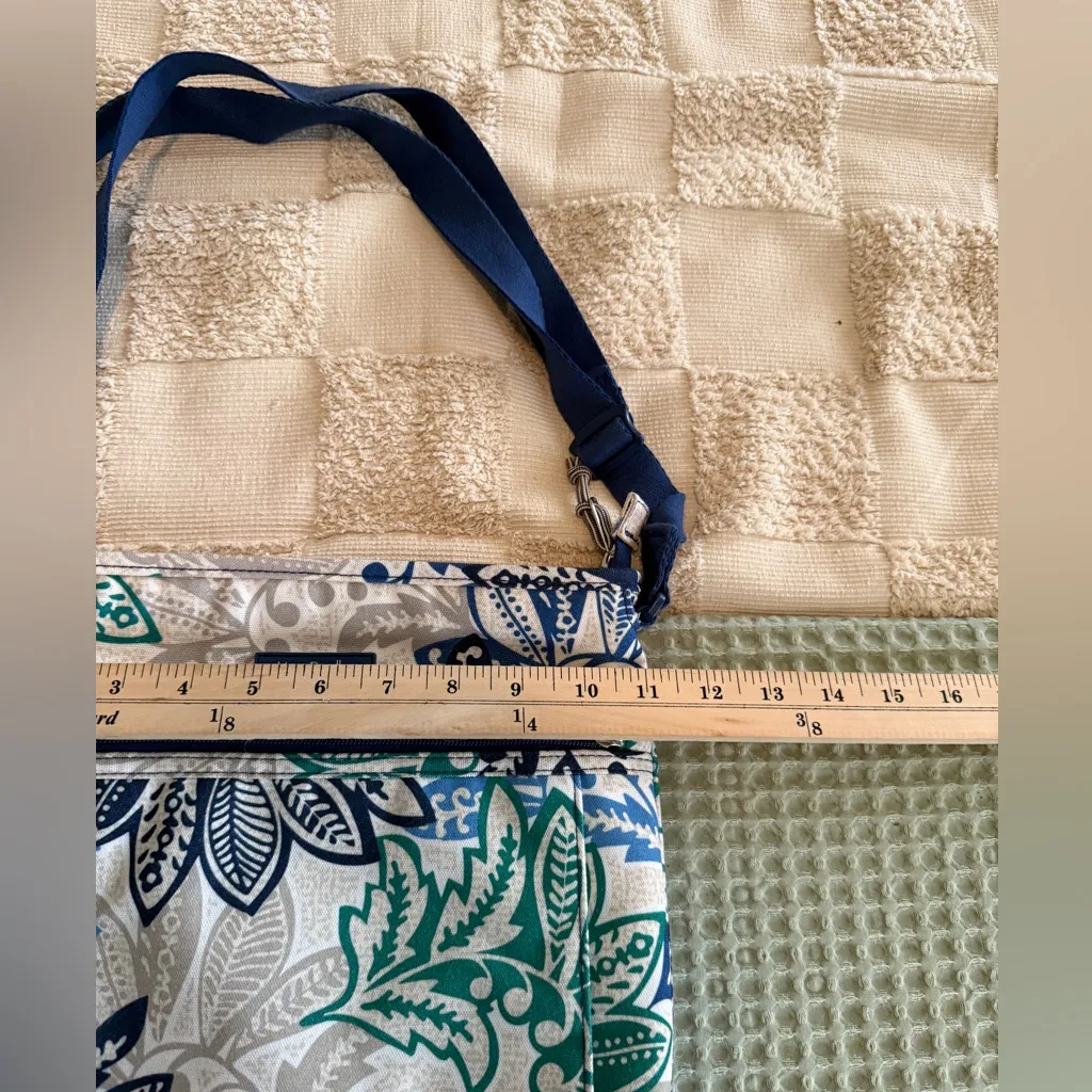 Vera Bradley crossbody purse (pattern: Santiago) - Image 2