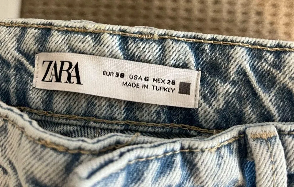 NWT  Jeans straight leg, baggy fit - Image 3