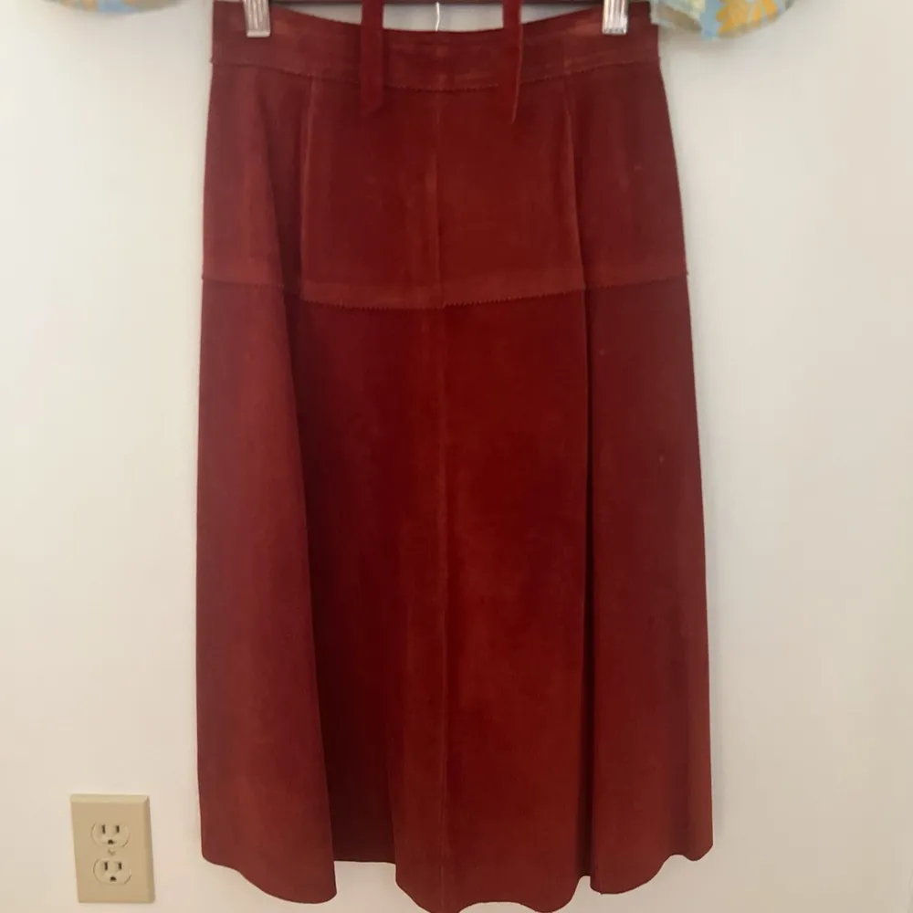 Rust Red Vest and Skirt Set with Floral Top Brown Size 8 - Image 3