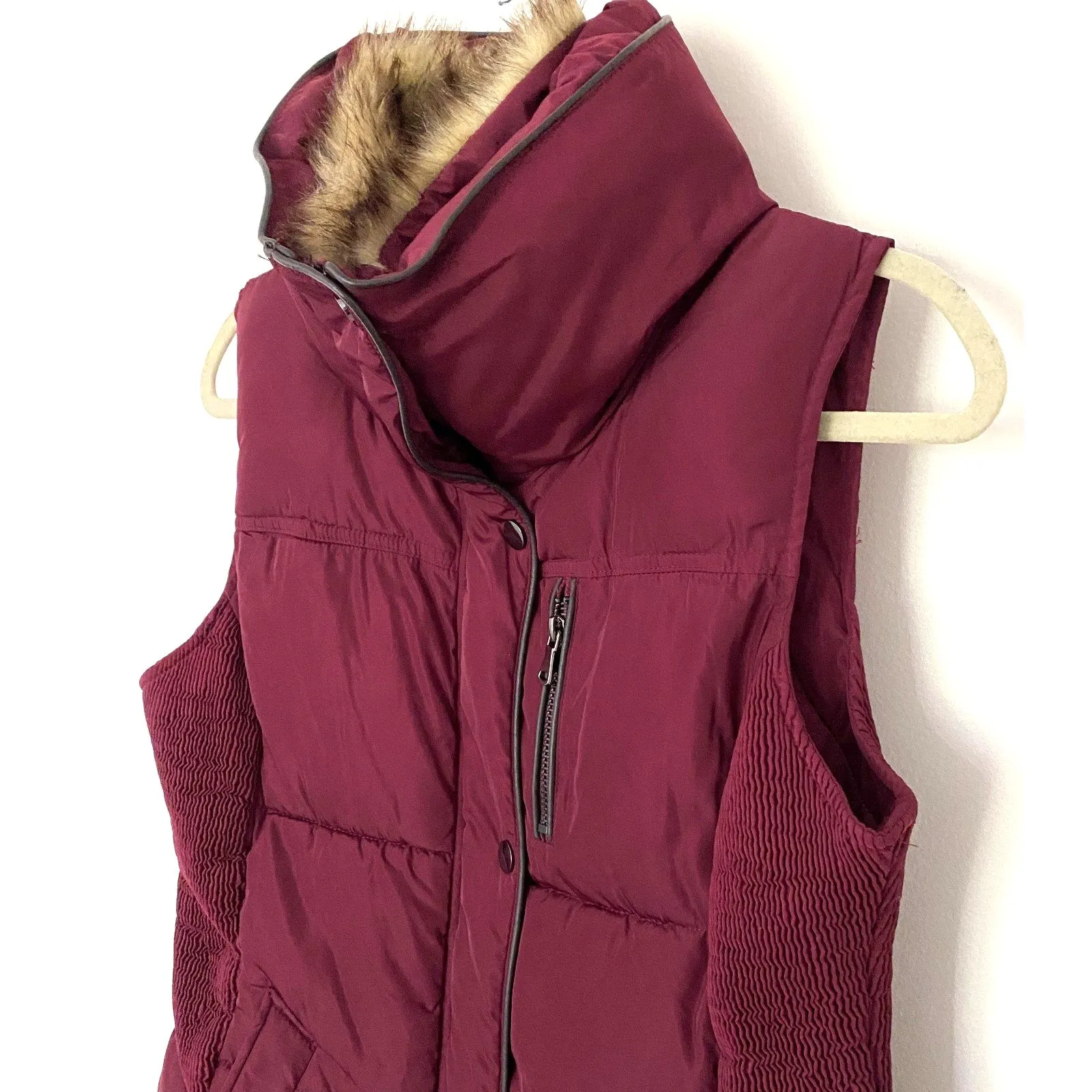 YMI Collection Burgundy Puffer Vest Faux Fur Neck Zip Sleeveless Outerwear Sz M Red Size M - Image 5