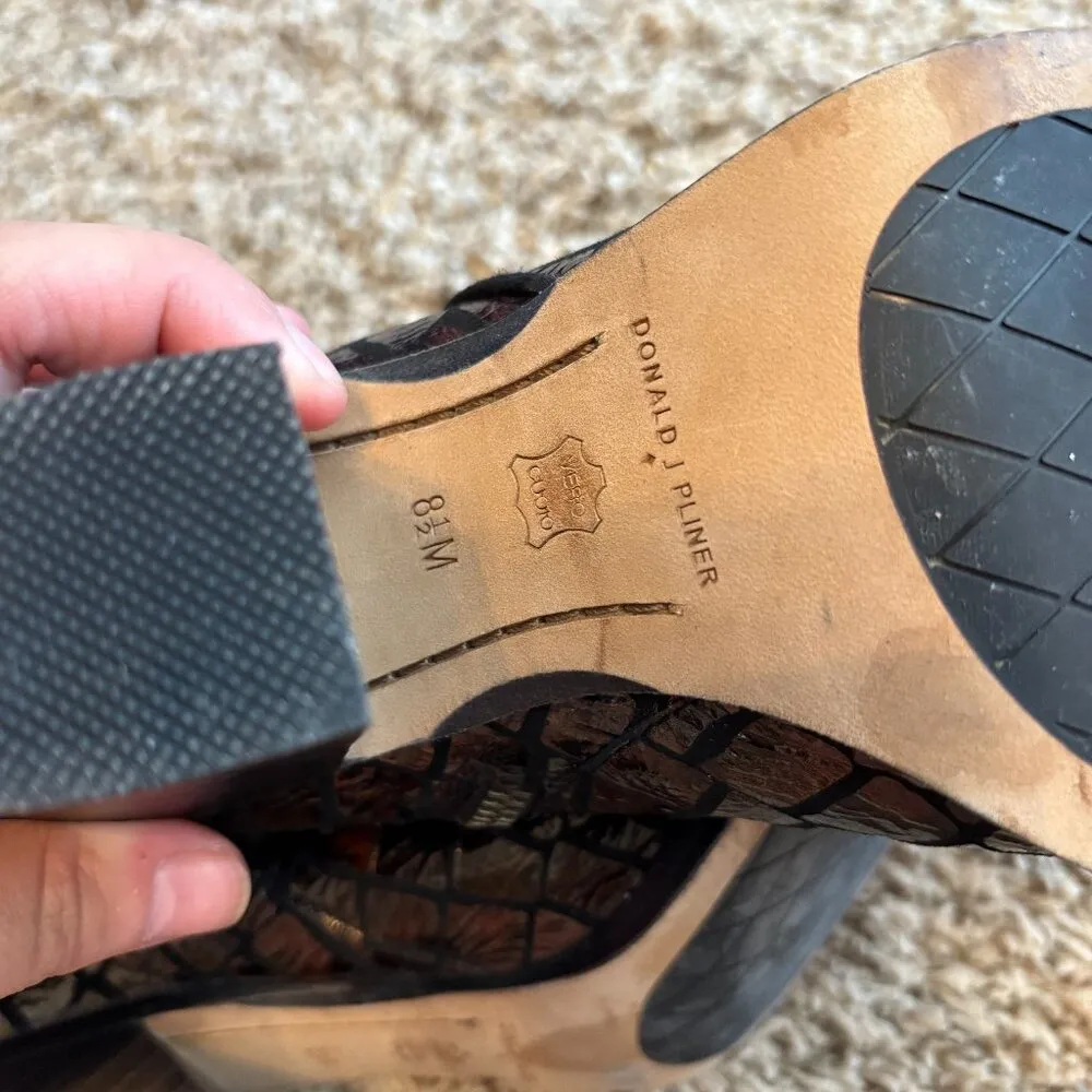 Donald J. Pliner Swift Brown Croc Embossed ankle boots Size 8.5 - Image 4