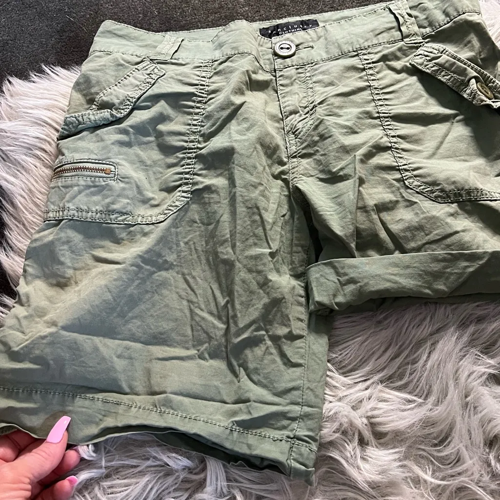 Sanctuary Army Green Cargo Shorts - Image 11