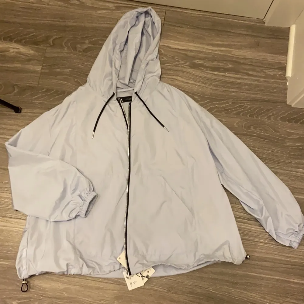 Zara wind proof jacket with bag. M - Image 9