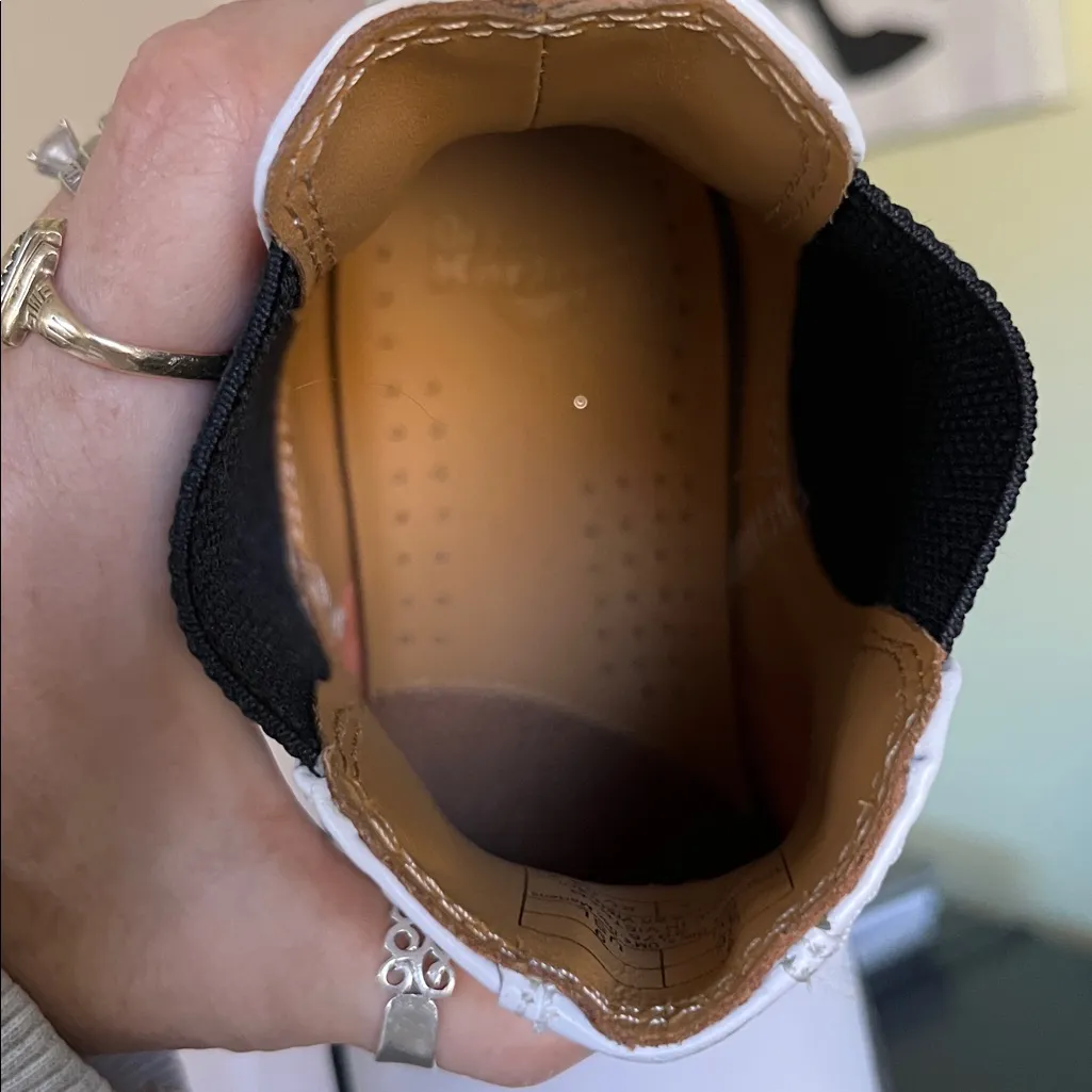 Dr. Martens 2976 Chelsea boots in white smooth leather - Image 10