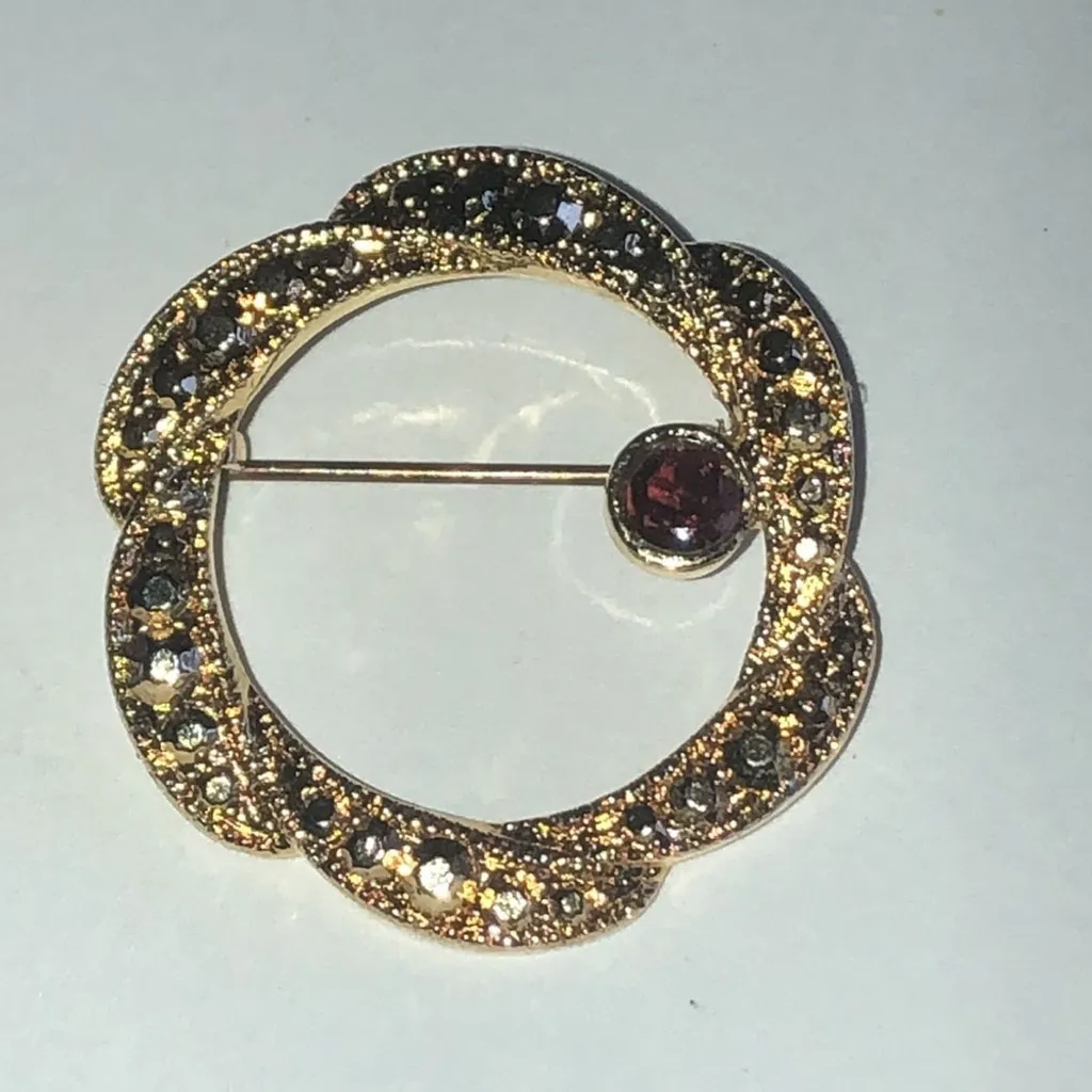 Vintage Dainty Gold Tone Dark Red CZ Rhinestone Round Brooch Shoulder Pin - Image 2