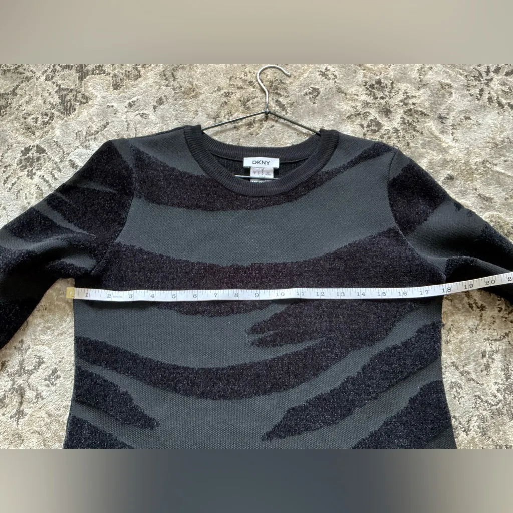 Elegant DKNY long sleeve dress🌹🌹 - Image 9