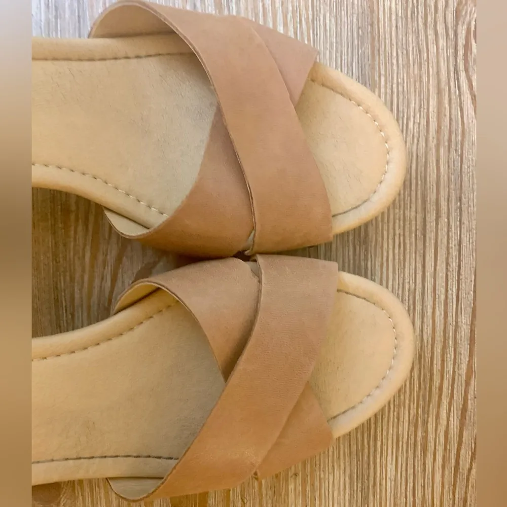 HAIDLEE BROWN - TAN LEATHER SANDALS SIZE 9 MED - Image 14