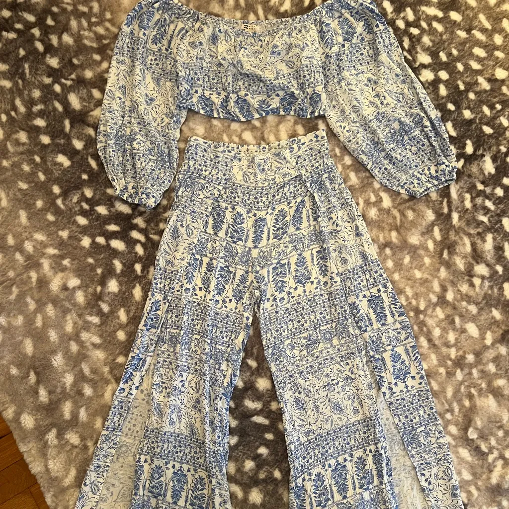 Billabong Blue and White Floral Pant Set - Image 10