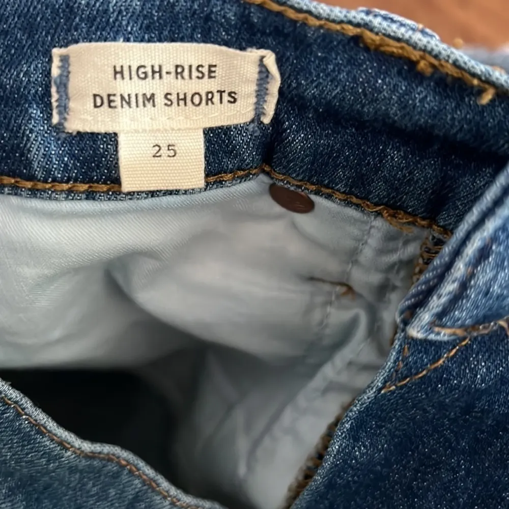 Madewell High-Rise Denim Shorts in Glenoaks Wash: Cutoff Edition | 25 - Image 6