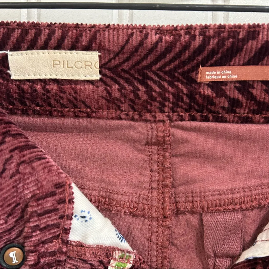 Pilcro women’s Maroon Geometric Straight Leg Jeans. Size 25 . - Image 7