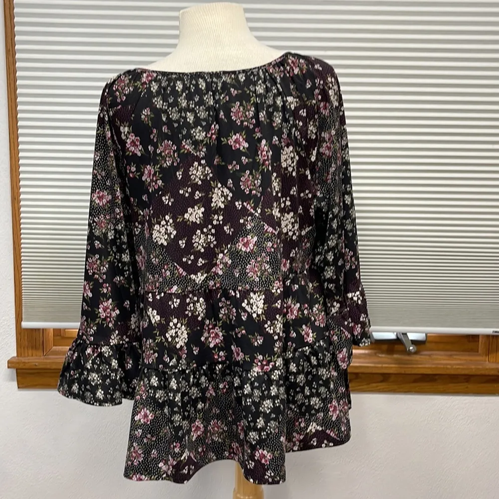 Floral & Ivy NWT Black and Pink Floral Babydoll Top Size Medium - Image 5