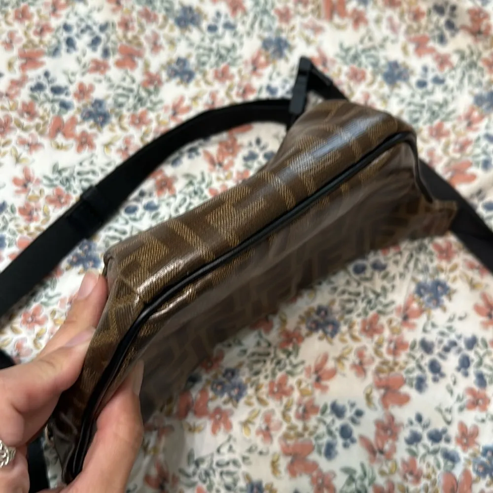 Fendi Fanny Pack cross body bag luxury casual sporty - Image 9