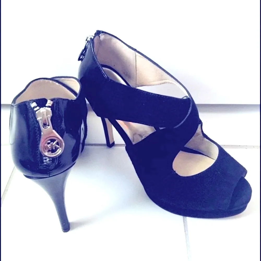 Michael Kors MICHAEL  Black Cross Strap Sandals - Image 3