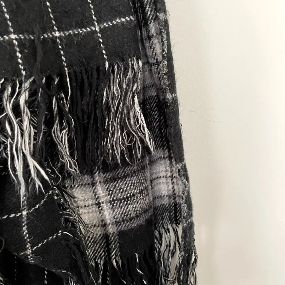 Steve Madden black and white blanket scarf infinity style casual warm winter - Image 3