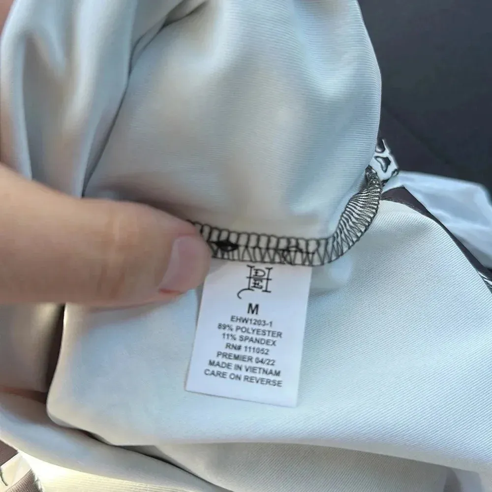 NWT  Black Skull + Dagger Print Sleeveless Sport Crop Tank Sz M - Image 4