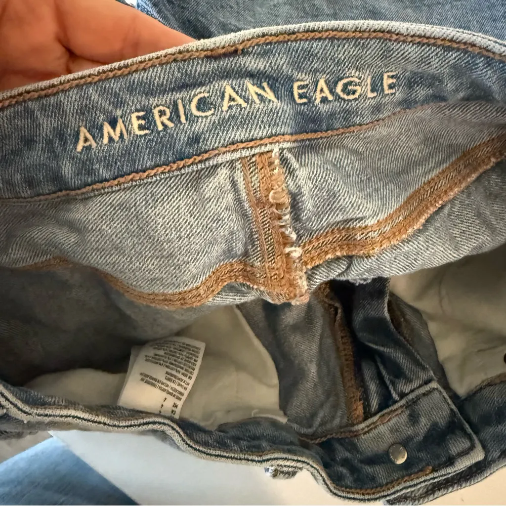 American Eagle Mom Shorts Womens Distressed Cut Off Jean  SZ 4 - Image 3