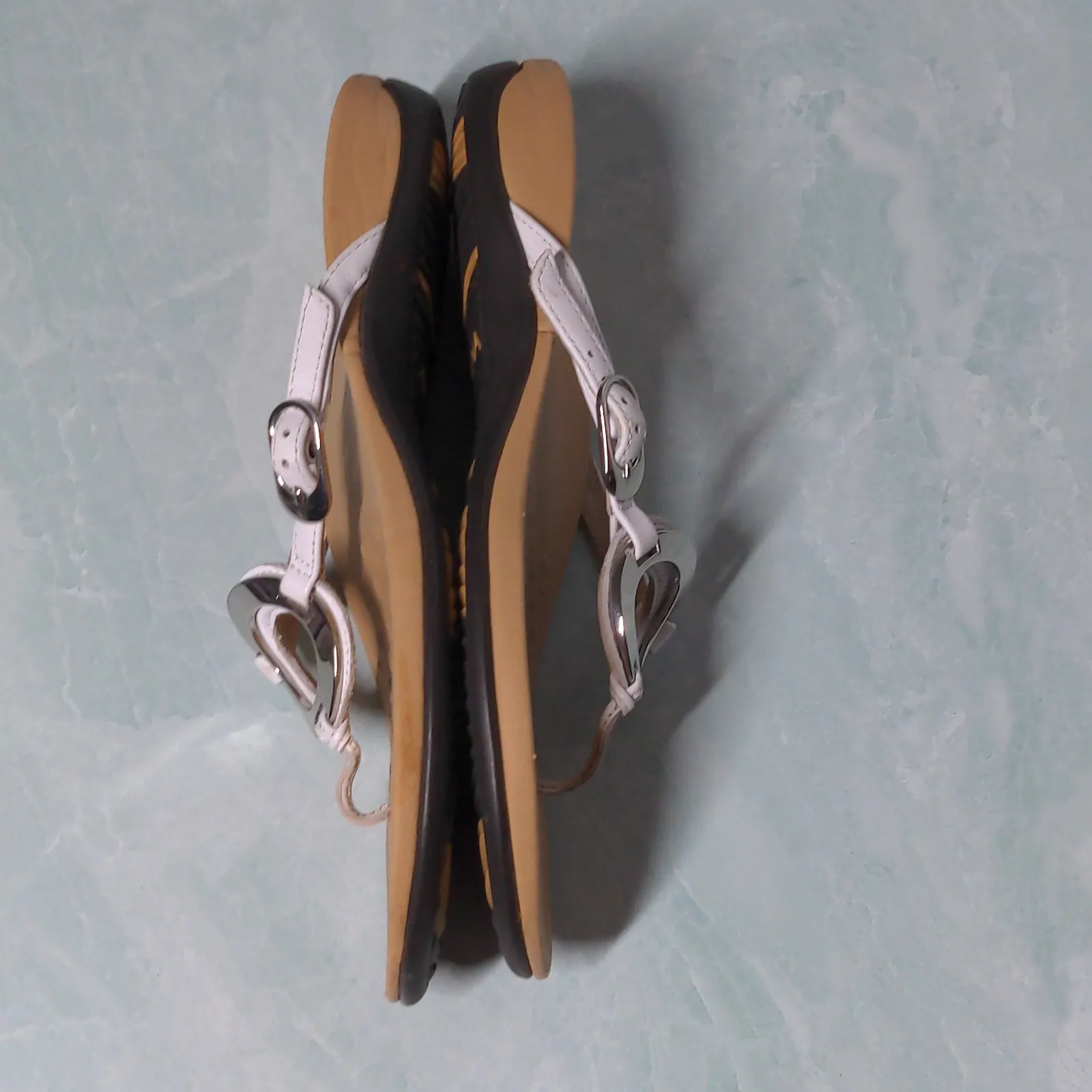 Vionic White Flip Flop Sandal Karina - Size 10-10.5 (est.) - Image 8