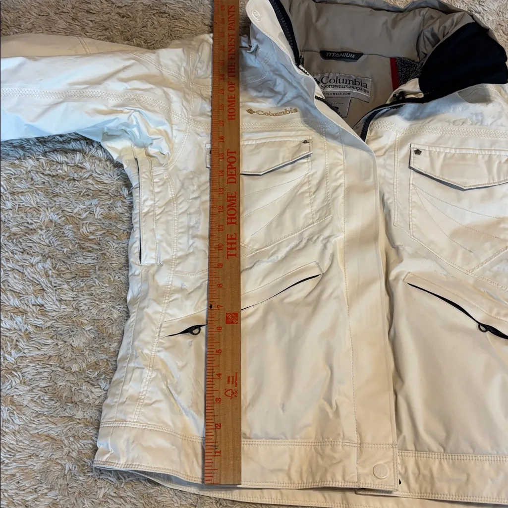 Columbia Women's 
Titanium Jacket Omni
Tech Waterproof Off-White
Size Large - Image 11