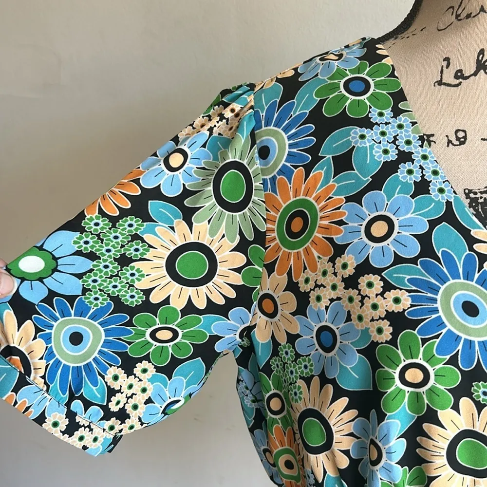 CAbi “Happy” Floral Top Size Medium - Image 6