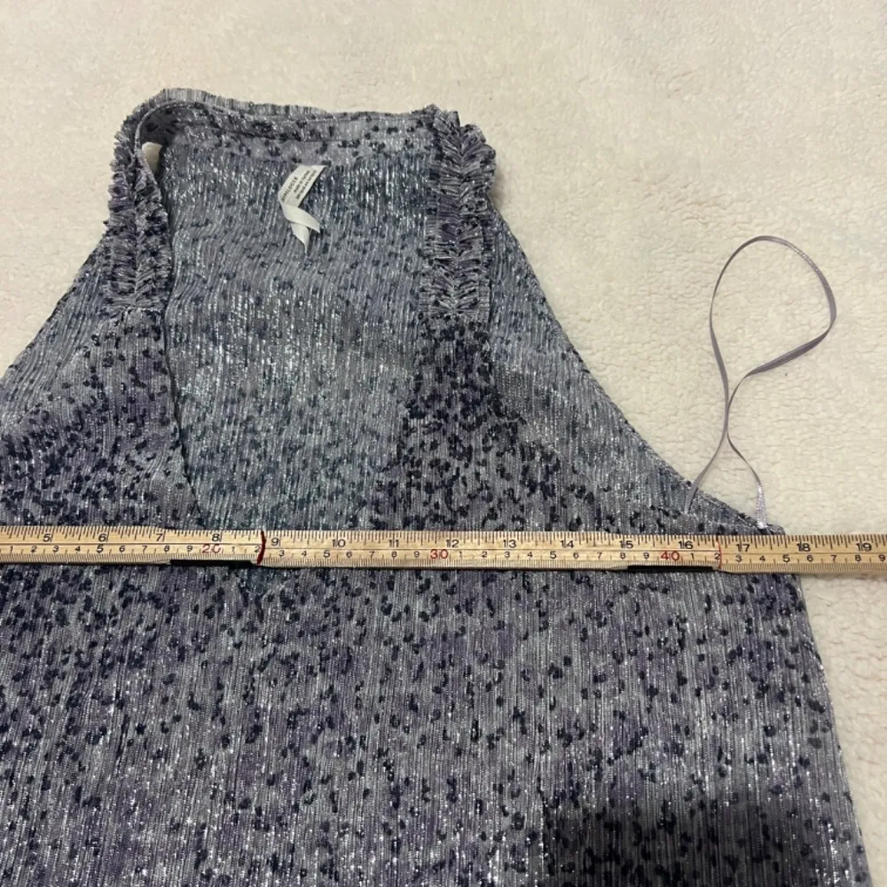 Anthropologie Women's Lavender Silver Shimmer Metallic Tank Top Lightweight Sz M - Image 8