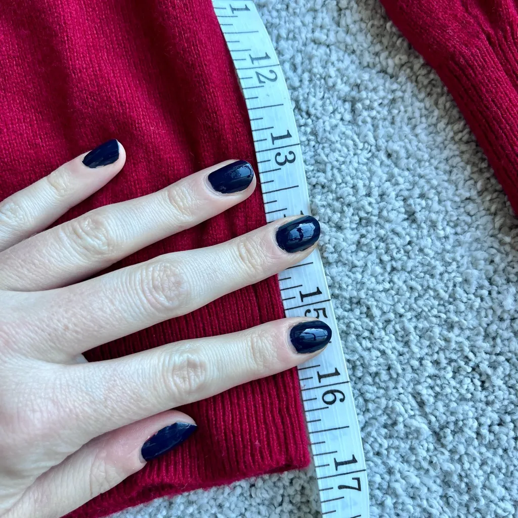 Everlane Red Cashmere V-Neck Sweater - Image 4