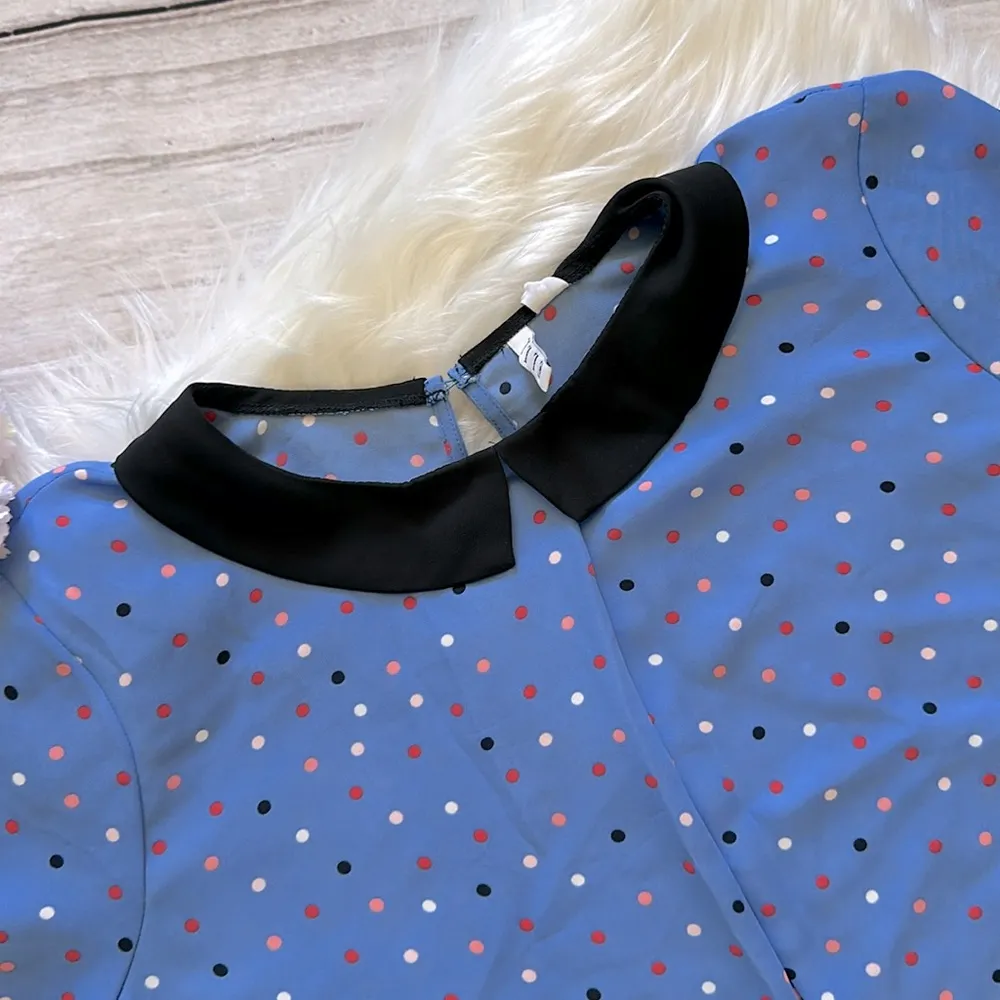 Peter Pan Collar  Inverted Pleat Women’s Chiffon Top Size Medium - Image 2