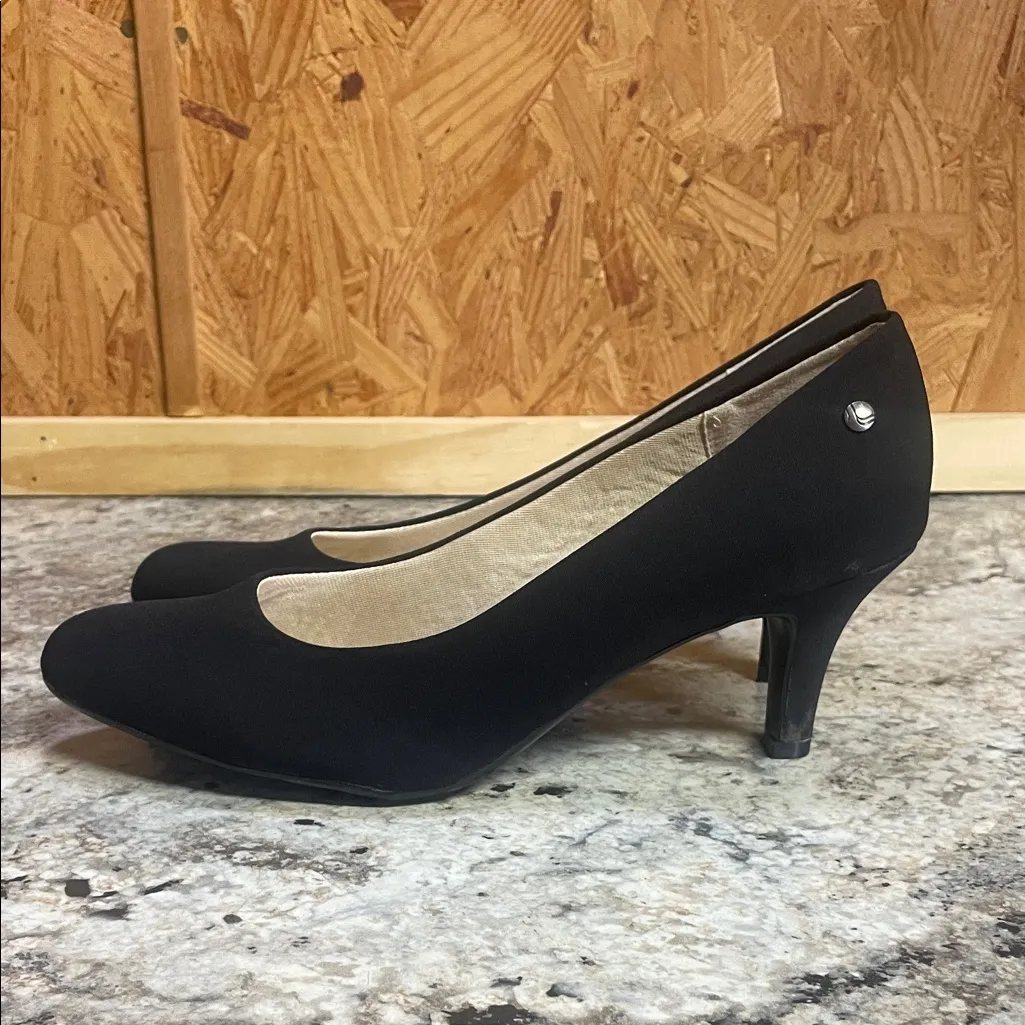 Life Stride Classic Black Heels - Image 5