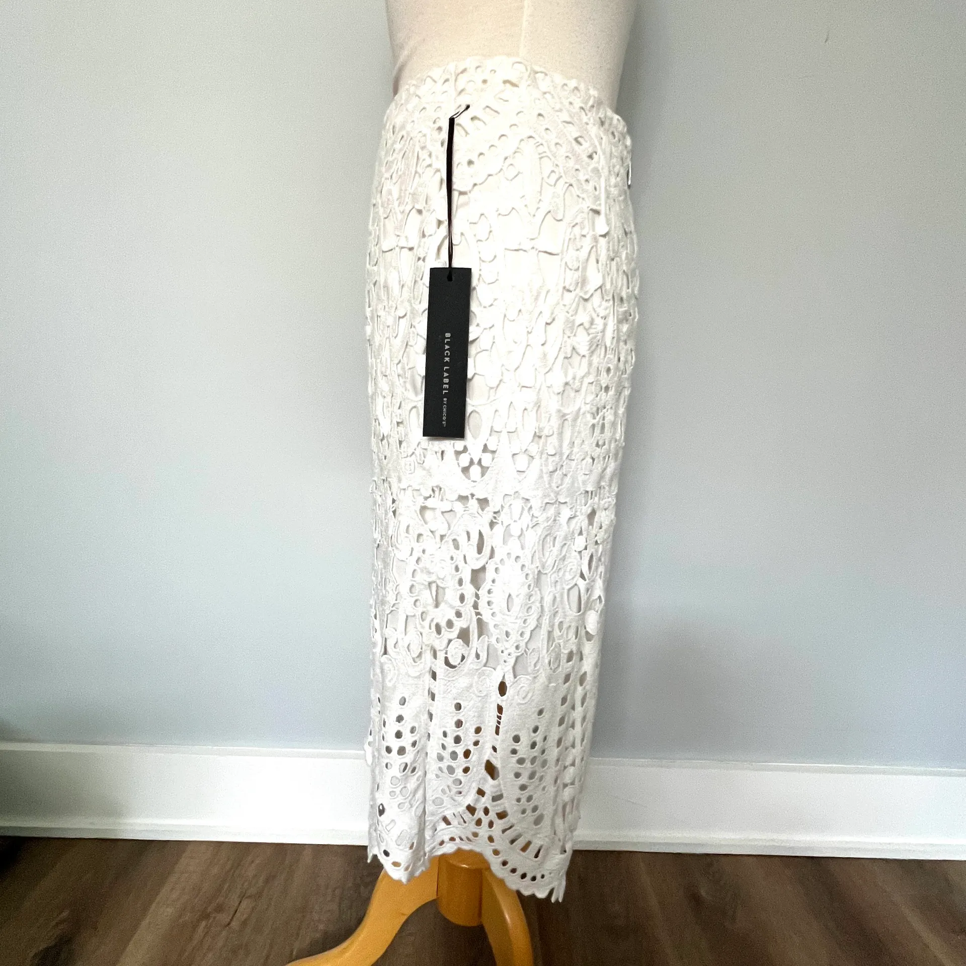 Chico's NEW NWT  White Lace Eyelet Pencil Skirt - Image 5