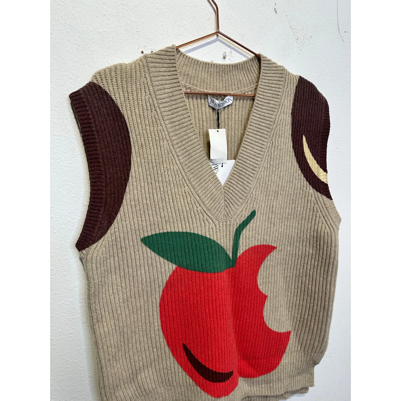 JW ANDERSON Beige Red Apple Rib Knit 100% Wool V - Image 4
