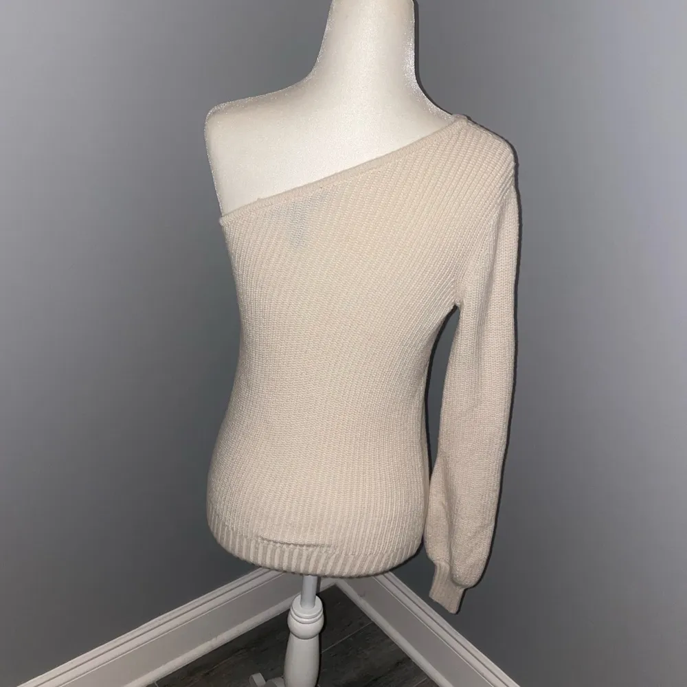 BCBGMAXAZRIA one shoulder sweater size XXS - Image 2