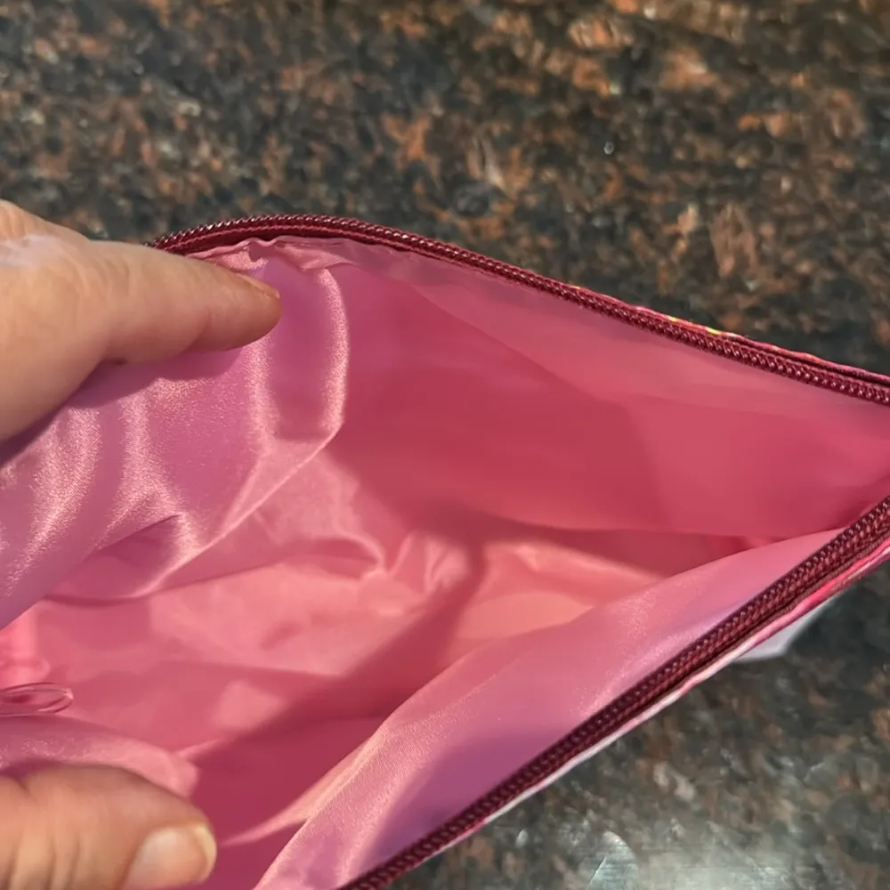 New Clinique cosmetic bag - Image 4