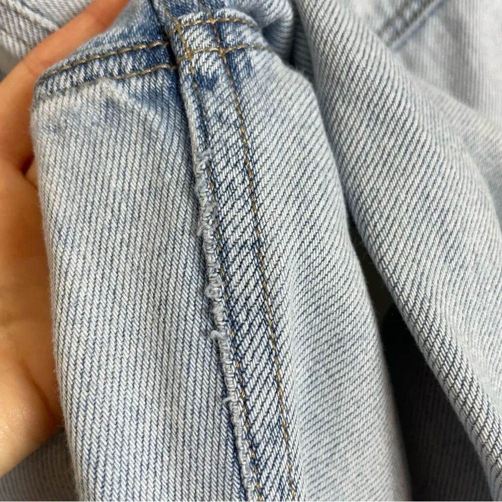 American Eagle Jeans AEO High Rise Mom Size 4 Regular Light Wash Distressed Blue - Image 13