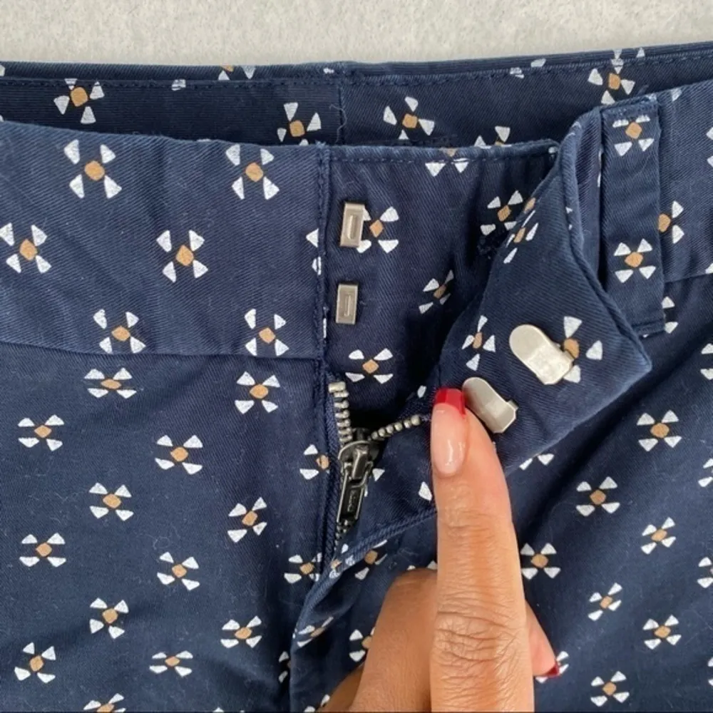 Tommy Hilfiger‎ Printed Flat Front Midi Shorts - Image 4