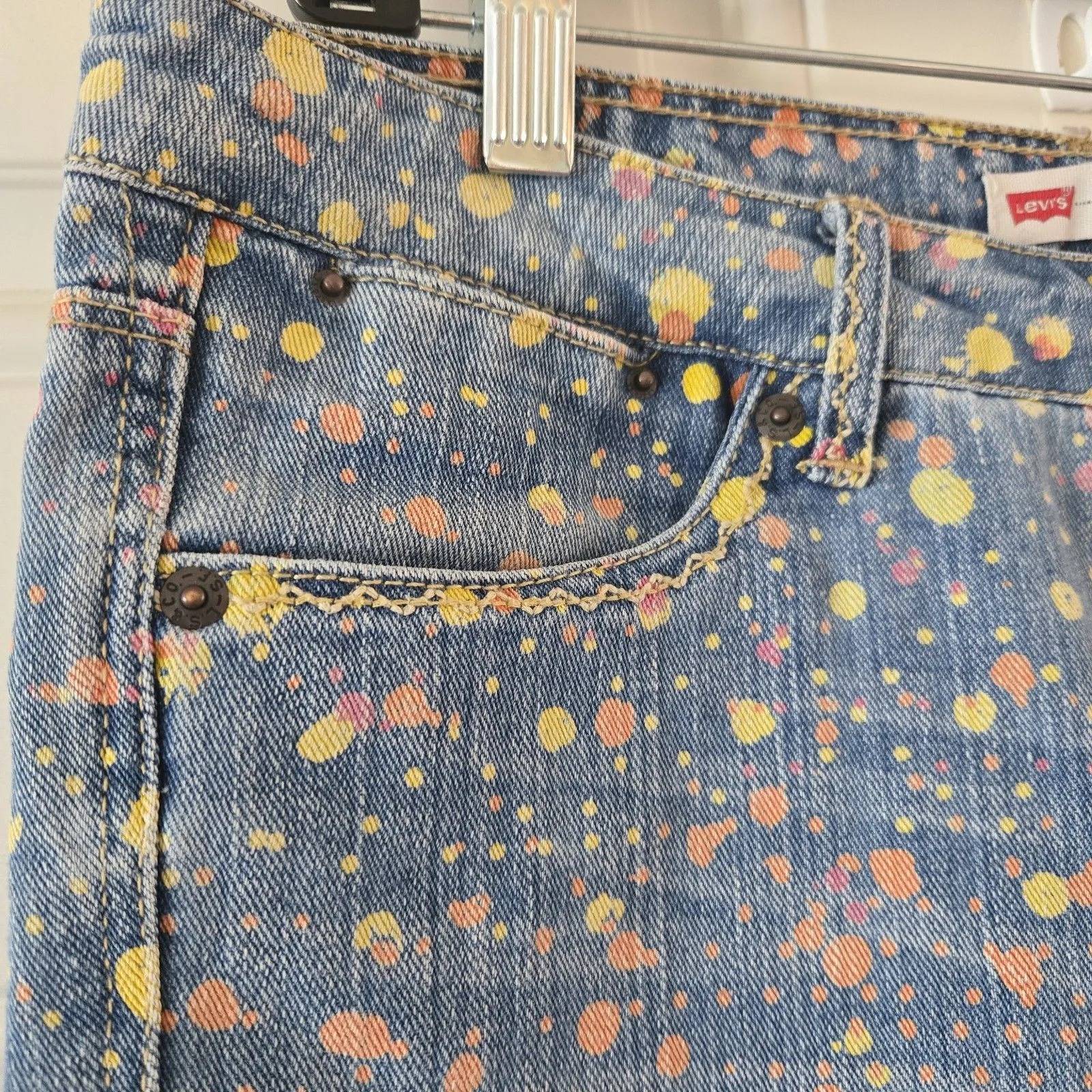 Levi's Jean Shorts Bermuda Size 11 Paint Splatter Embroidered Pockets Grunge Y2K - Image 5
