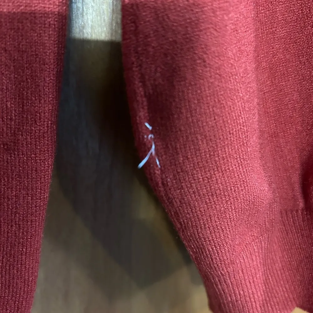 New XS sweater by love Ellie rust colored long sleeve tiny flaws stitch fix Orange - Image 5