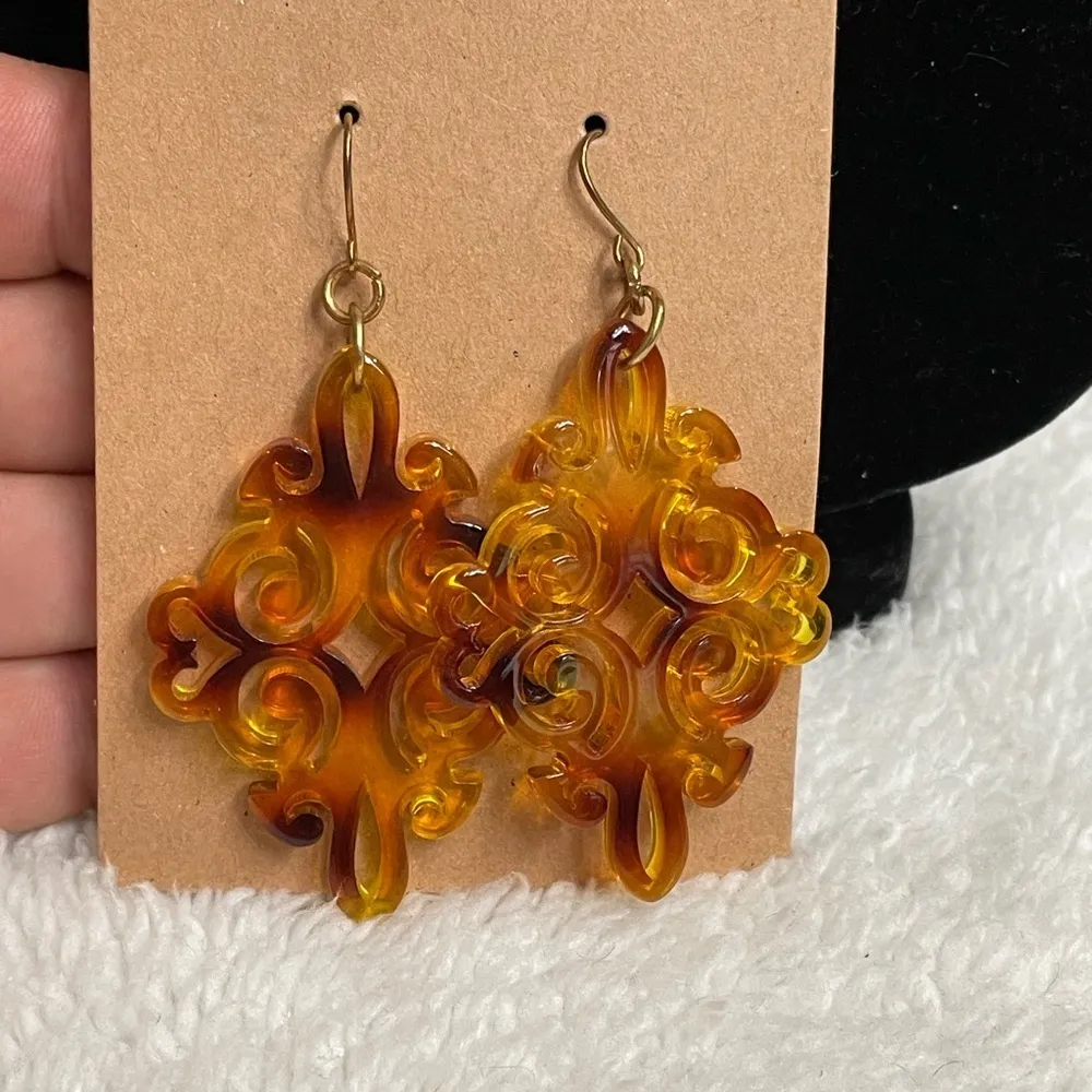 Tortoiseshell Necklace and Earring set Gold - Image 3