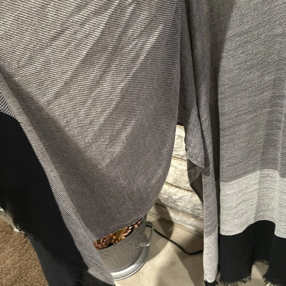 CJ Banks cape gray black one size Size undefined - Image 5