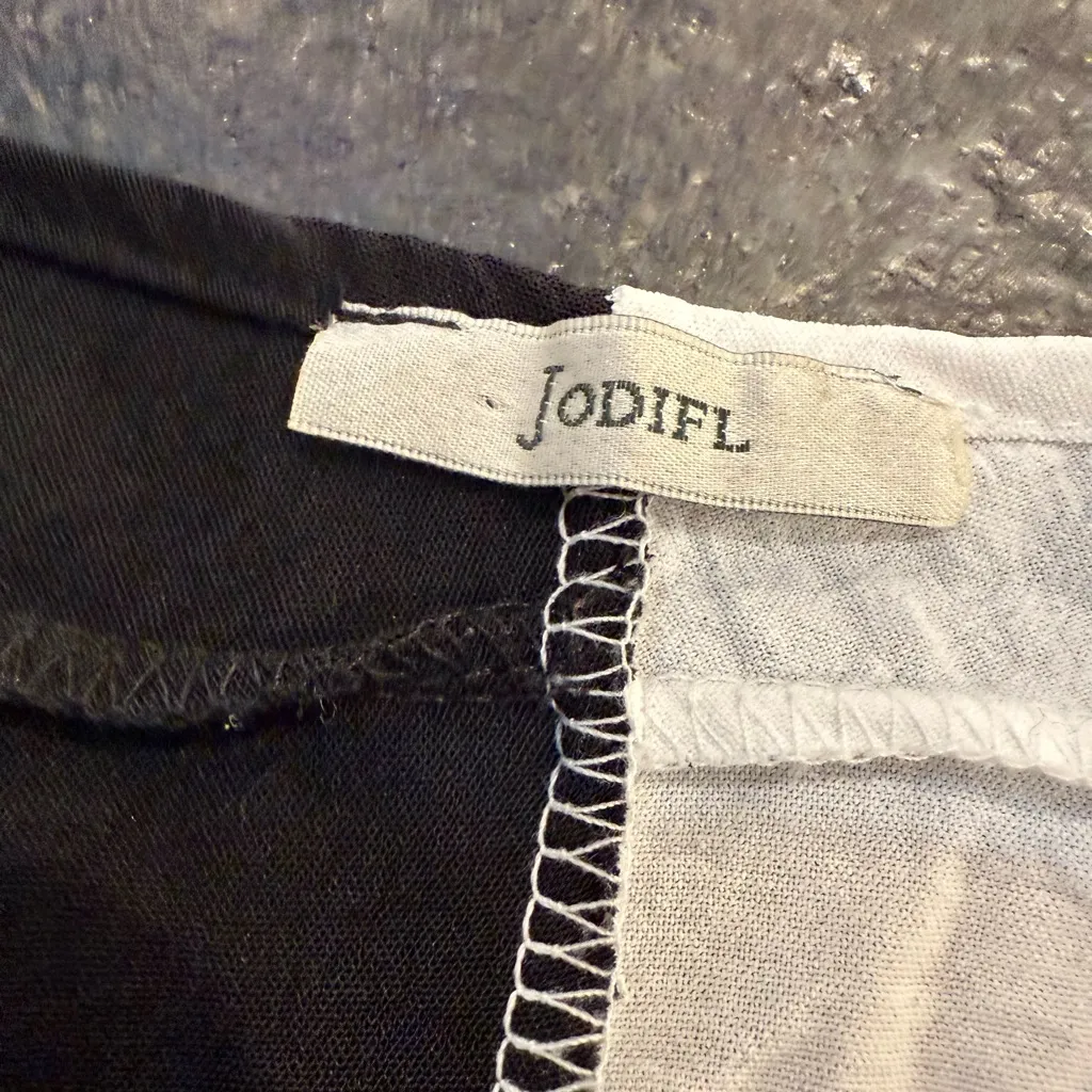 JODIFL Two-Tone Black and White Blouse - Image 3