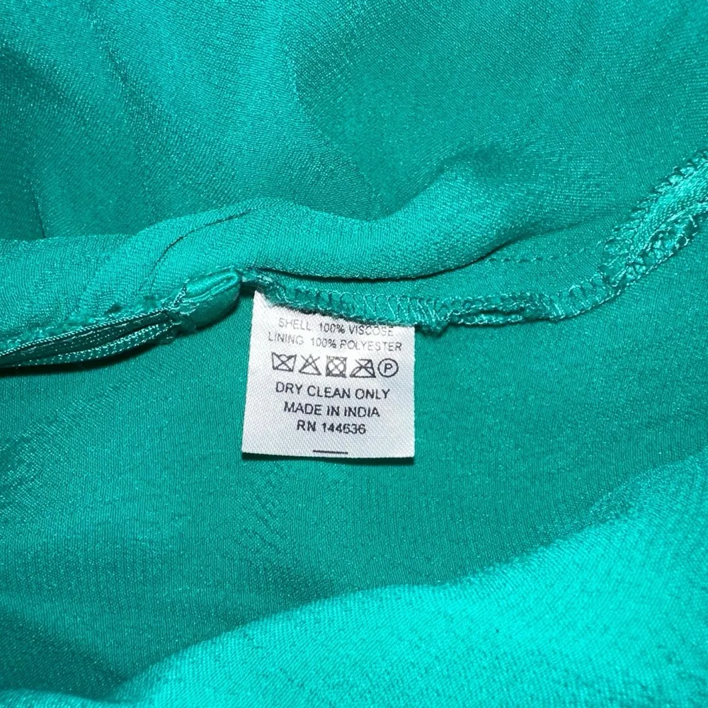 NEW Saylor Ashlee Satin Side Slit Sleeveless Midi Dress LARGE in Kelly Green - Image 6