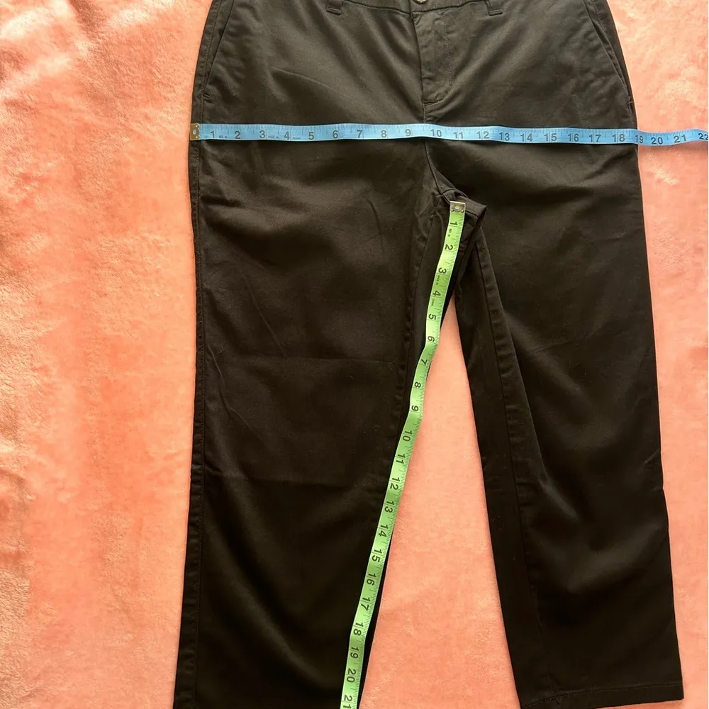 STYLUS Black Capris Sleek and Sturdy Design Size 4P - Image 4