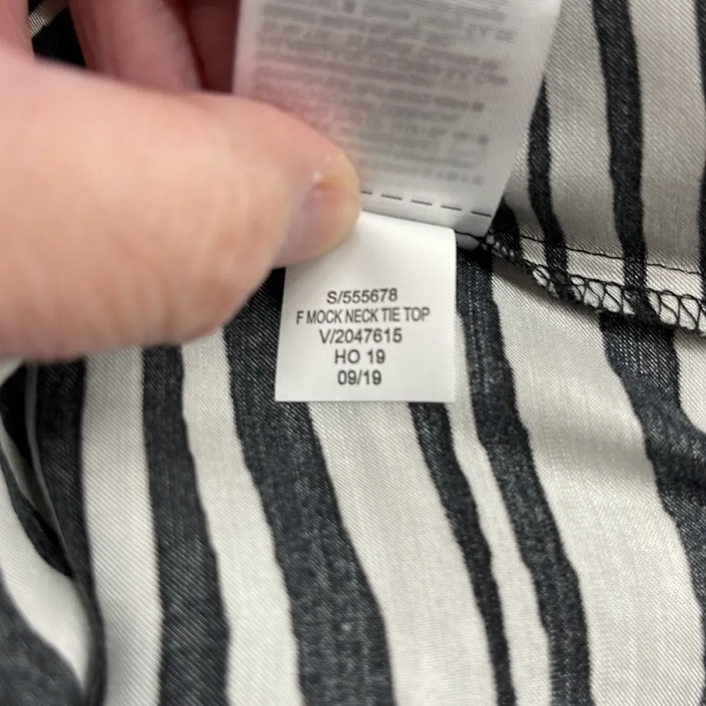 Banana Republic NWT Zebra Print Mock Neck Tie Ling Sleeve Blouse Size XS - Image 12