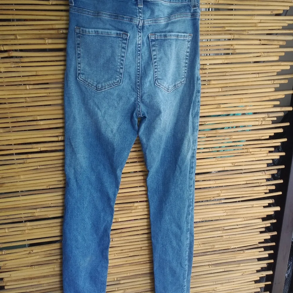 FOREVER 21 29 Skinny Medium Blue Stretch Jeans - Image 2