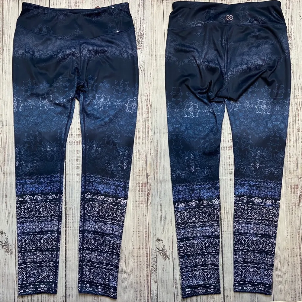 Calia Carrie Underwood Warm Blue Yonder Ombre’ Snowflake Pattern. Size Medium - Image 2