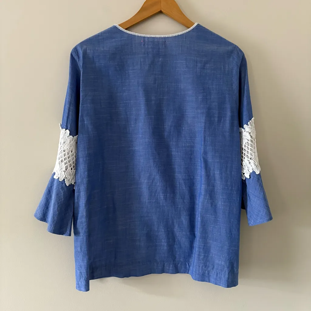 Lilly Pulitzer Amelia Island Flounce Sleeve Top Coastal Blue Lace Accent Size L - Image 4